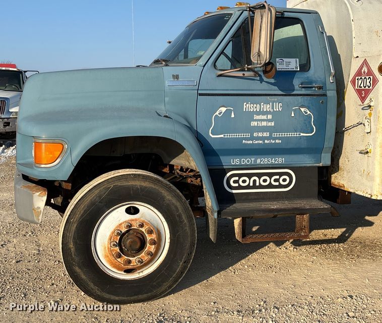 image for item FG0063 1995 Ford F700 fuel truck