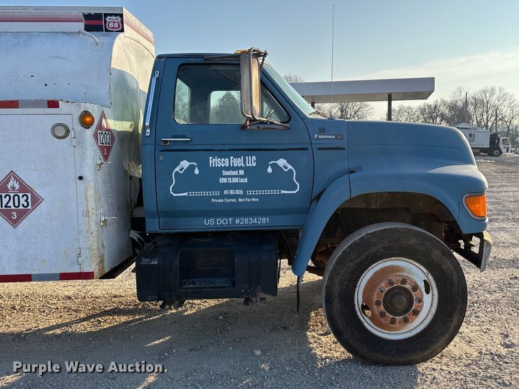 image for item FG0063 1995 Ford F700 fuel truck