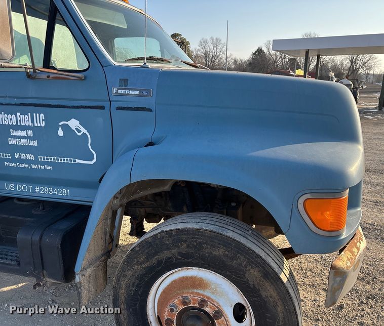 image for item FG0063 1995 Ford F700 fuel truck