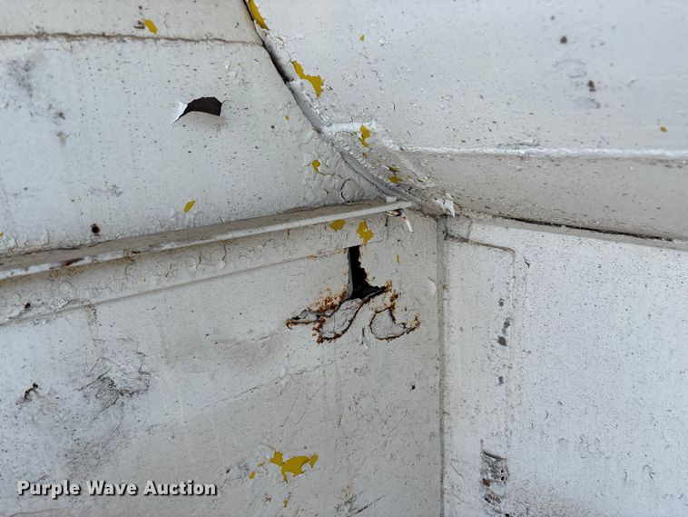 image for item FG0063 1995 Ford F700 fuel truck