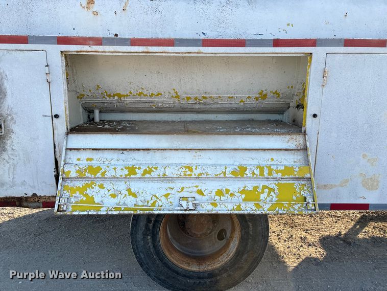 image for item FG0063 1995 Ford F700 fuel truck