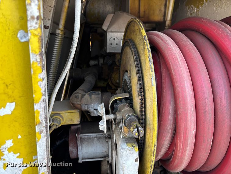 image for item FG0063 1995 Ford F700 fuel truck