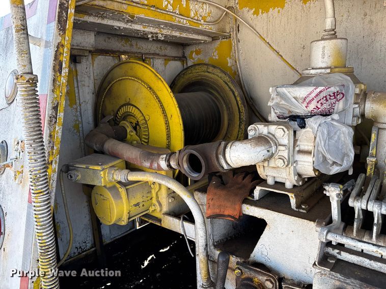 image for item FG0063 1995 Ford F700 fuel truck