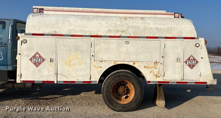 image for item FG0063 1995 Ford F700 fuel truck