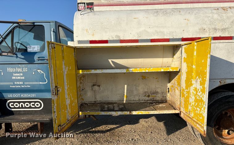 image for item FG0063 1995 Ford F700 fuel truck