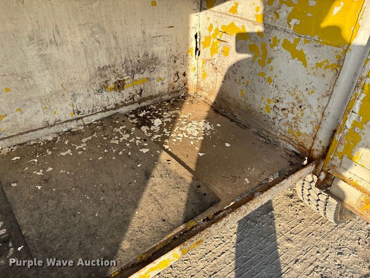 image for item FG0063 1995 Ford F700 fuel truck