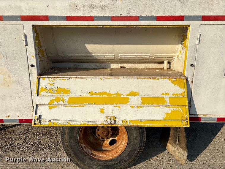 image for item FG0063 1995 Ford F700 fuel truck