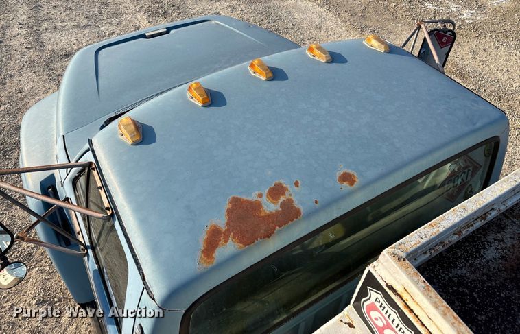 image for item FG0063 1995 Ford F700 fuel truck