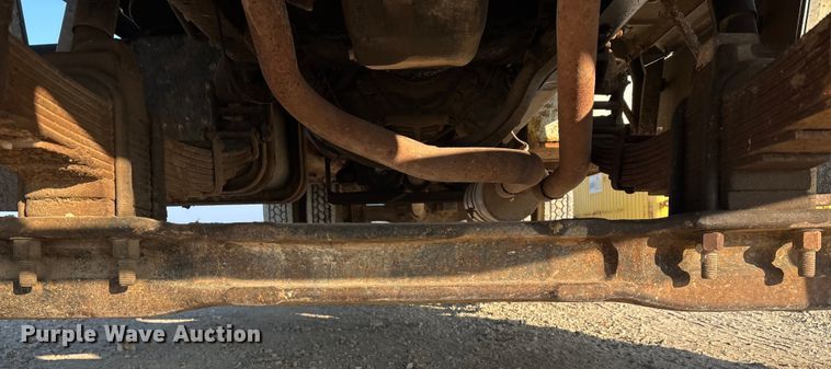 image for item FG0063 1995 Ford F700 fuel truck