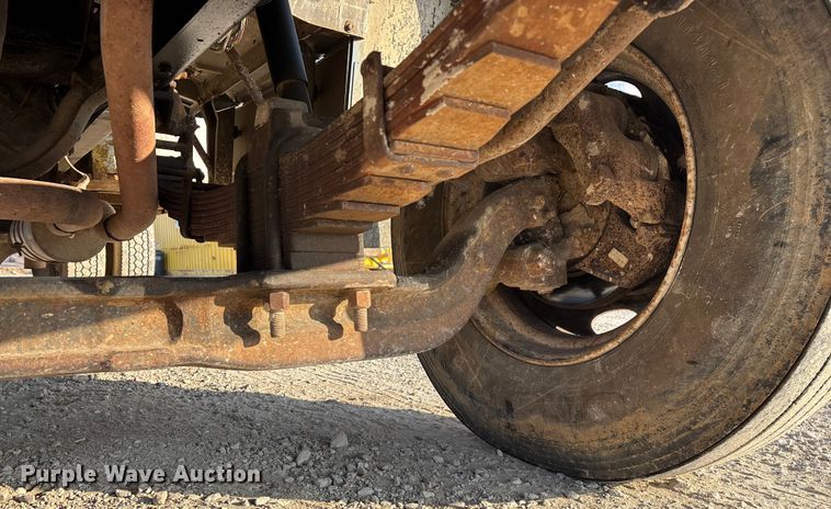 image for item FG0063 1995 Ford F700 fuel truck