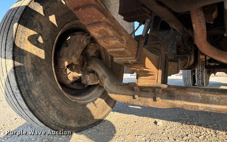 image for item FG0063 1995 Ford F700 fuel truck