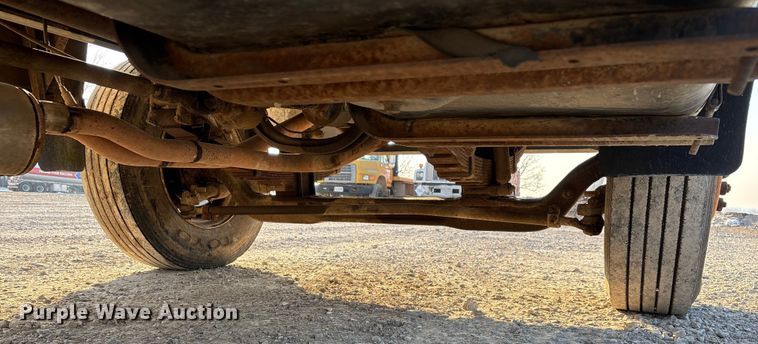 image for item FG0063 1995 Ford F700 fuel truck