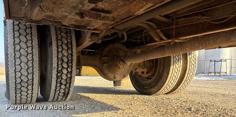 image for item FG0063 1995 Ford F700 fuel truck