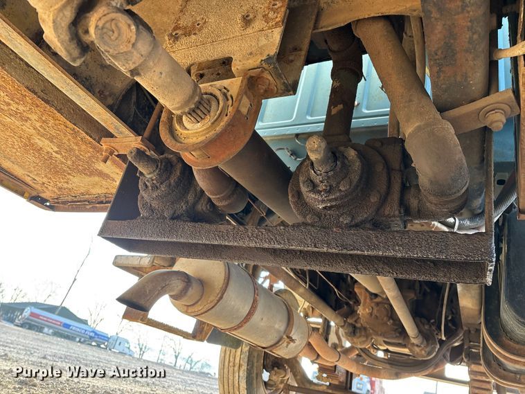 image for item FG0063 1995 Ford F700 fuel truck