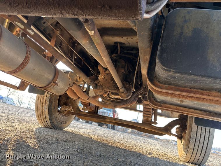 image for item FG0063 1995 Ford F700 fuel truck