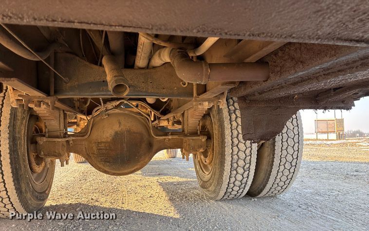 image for item FG0063 1995 Ford F700 fuel truck