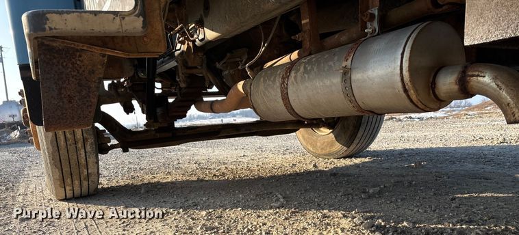 image for item FG0063 1995 Ford F700 fuel truck