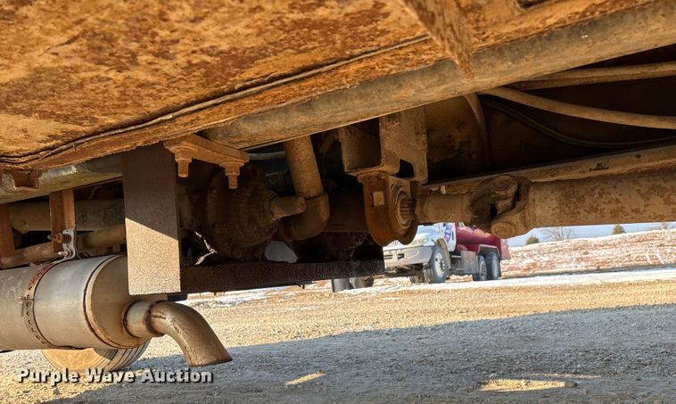 image for item FG0063 1995 Ford F700 fuel truck