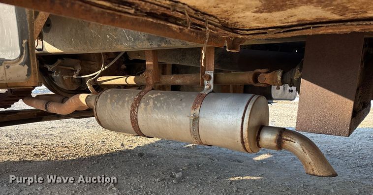 image for item FG0063 1995 Ford F700 fuel truck