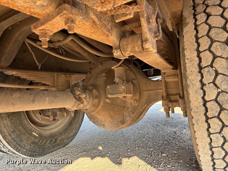 image for item FG0063 1995 Ford F700 fuel truck