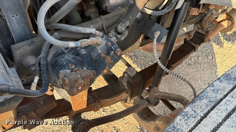 image for item FG0063 1995 Ford F700 fuel truck