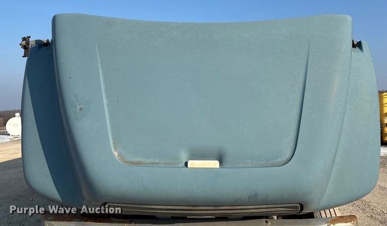 image for item FG0063 1995 Ford F700 fuel truck