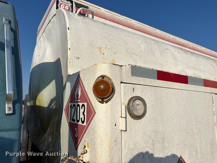 image for item FG0063 1995 Ford F700 fuel truck