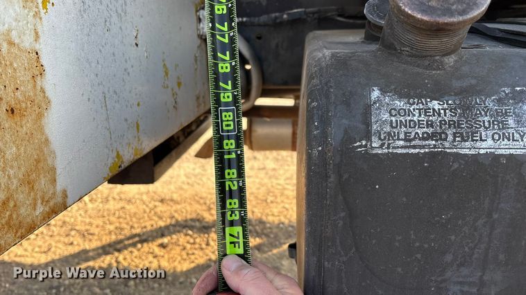 image for item FG0063 1995 Ford F700 fuel truck