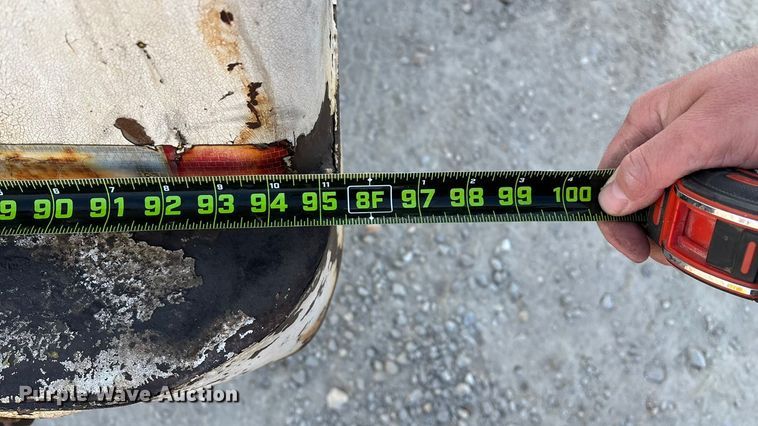 image for item FG0063 1995 Ford F700 fuel truck