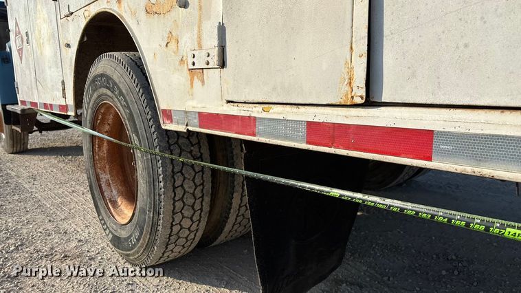 image for item FG0063 1995 Ford F700 fuel truck