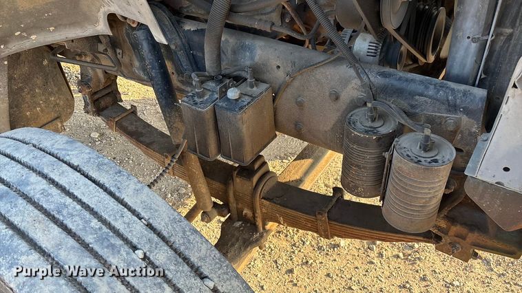 image for item FG0063 1995 Ford F700 fuel truck