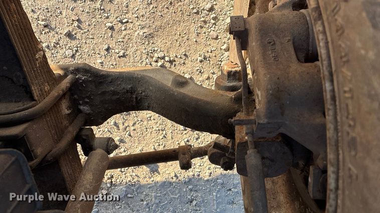 image for item FG0063 1995 Ford F700 fuel truck