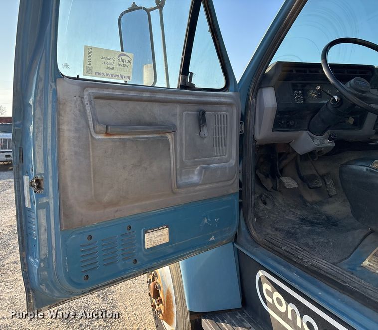 image for item FG0063 1995 Ford F700 fuel truck
