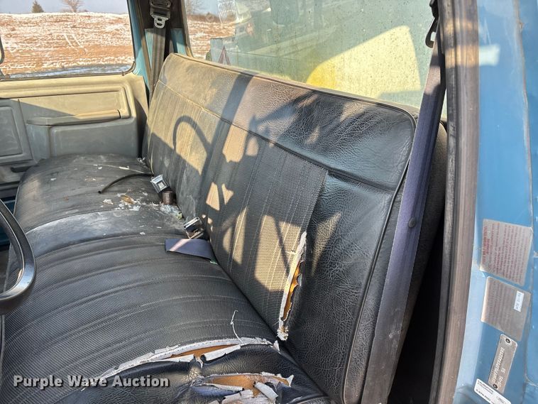 image for item FG0063 1995 Ford F700 fuel truck