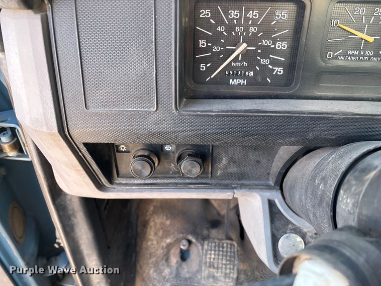 image for item FG0063 1995 Ford F700 fuel truck