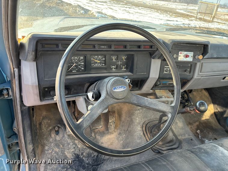 image for item FG0063 1995 Ford F700 fuel truck