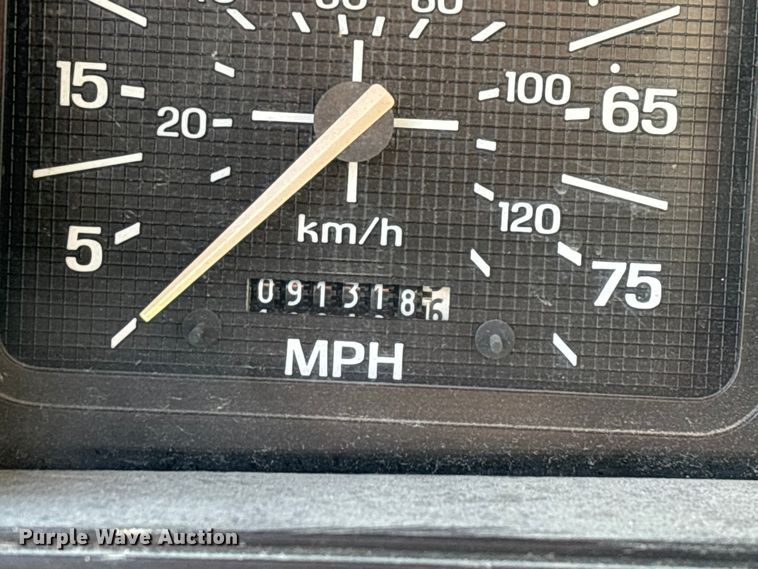 image for item FG0063 1995 Ford F700 fuel truck