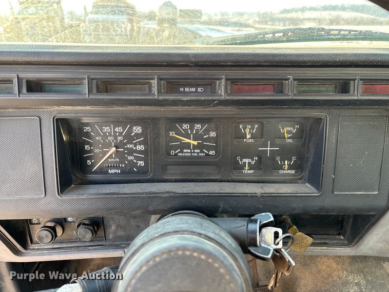 image for item FG0063 1995 Ford F700 fuel truck