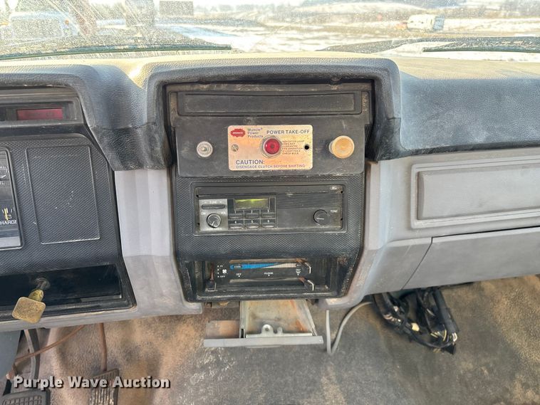 image for item FG0063 1995 Ford F700 fuel truck