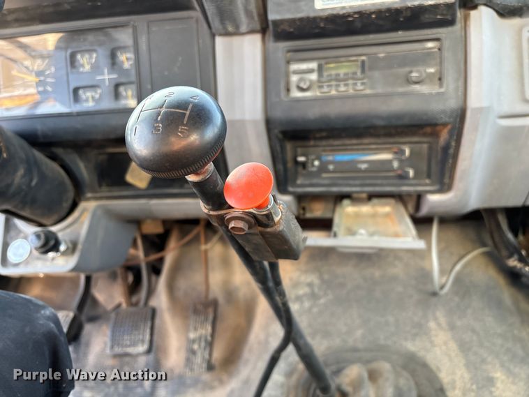 image for item FG0063 1995 Ford F700 fuel truck