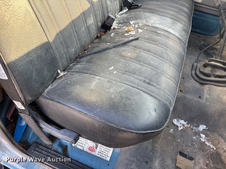 image for item FG0063 1995 Ford F700 fuel truck