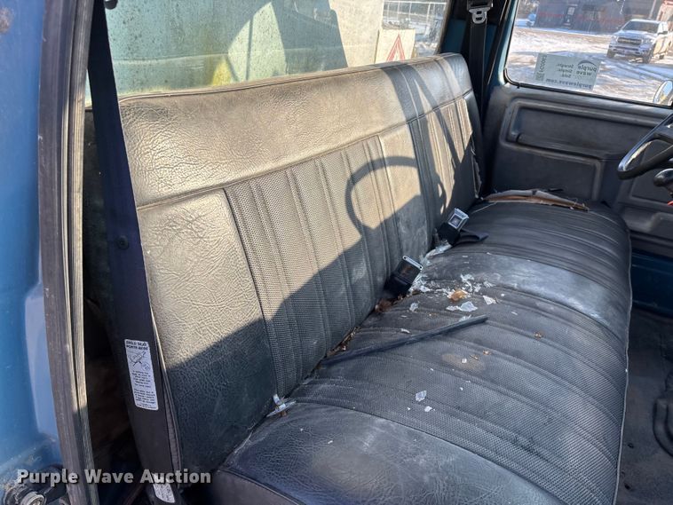 image for item FG0063 1995 Ford F700 fuel truck