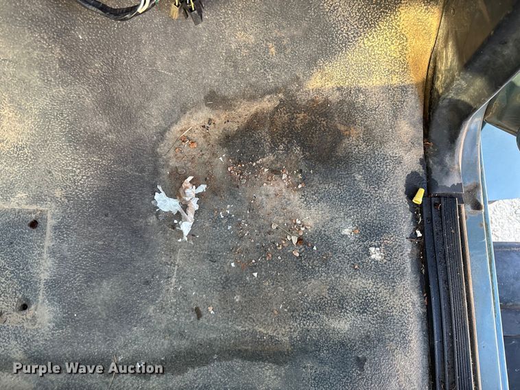 image for item FG0063 1995 Ford F700 fuel truck