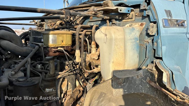 image for item FG0063 1995 Ford F700 fuel truck