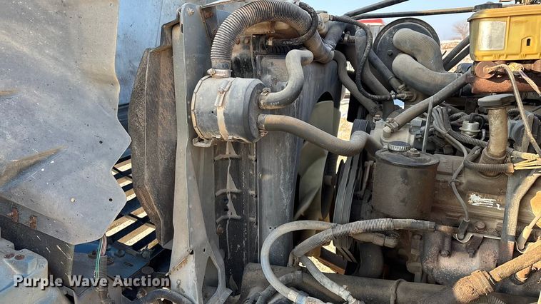 image for item FG0063 1995 Ford F700 fuel truck