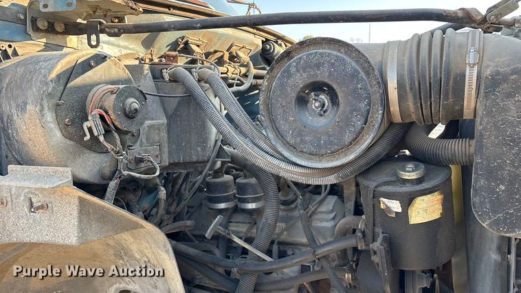 image for item FG0063 1995 Ford F700 fuel truck