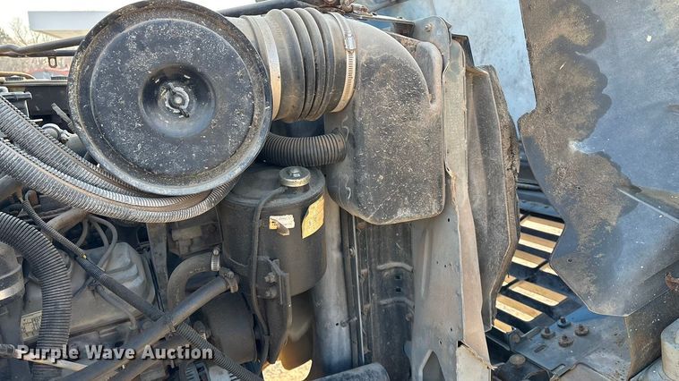 image for item FG0063 1995 Ford F700 fuel truck