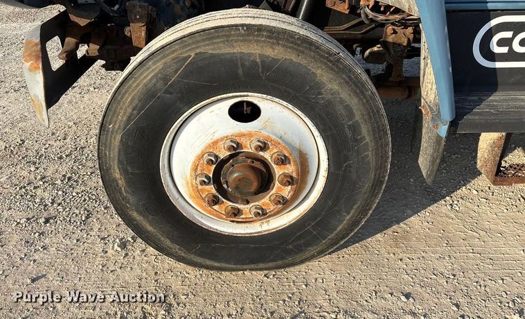 image for item FG0063 1995 Ford F700 fuel truck