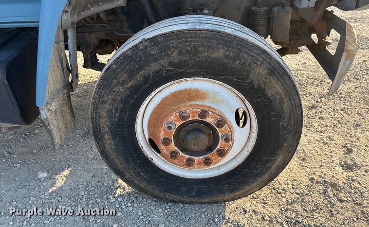 image for item FG0063 1995 Ford F700 fuel truck