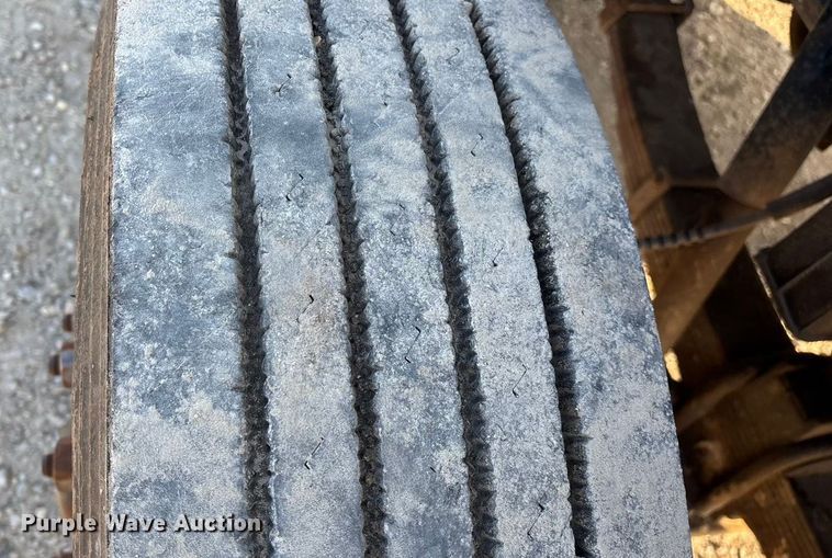 image for item FG0063 1995 Ford F700 fuel truck